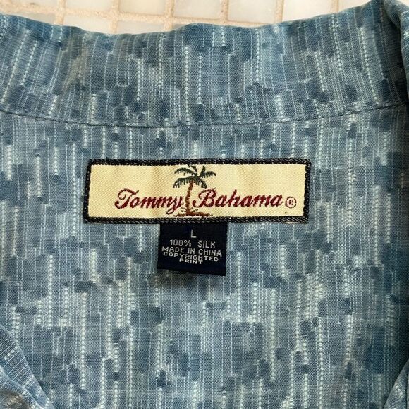 Tommy Bahama Silk Blue Hawaiian Men’s Shirt with Pineapple on Back Size Large - Picture 5 of 11